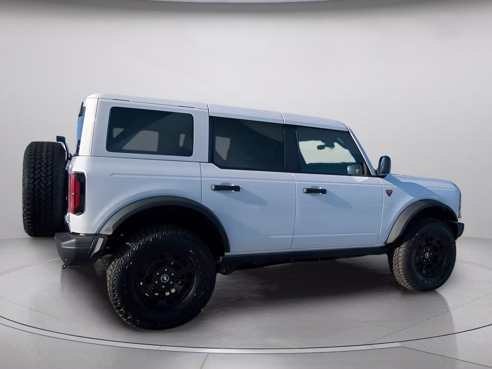 2026 Oxford White Ford Bronco Badlands 4X4 Convertible