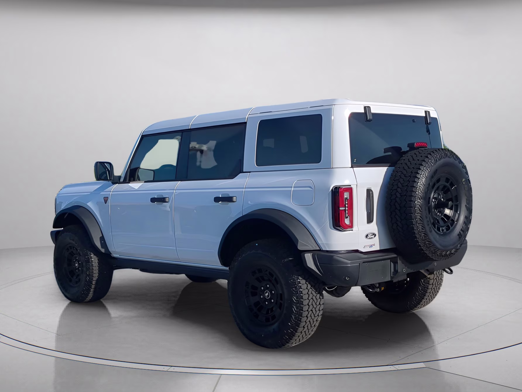 2026 Oxford White Ford Bronco Badlands 4X4 Convertible