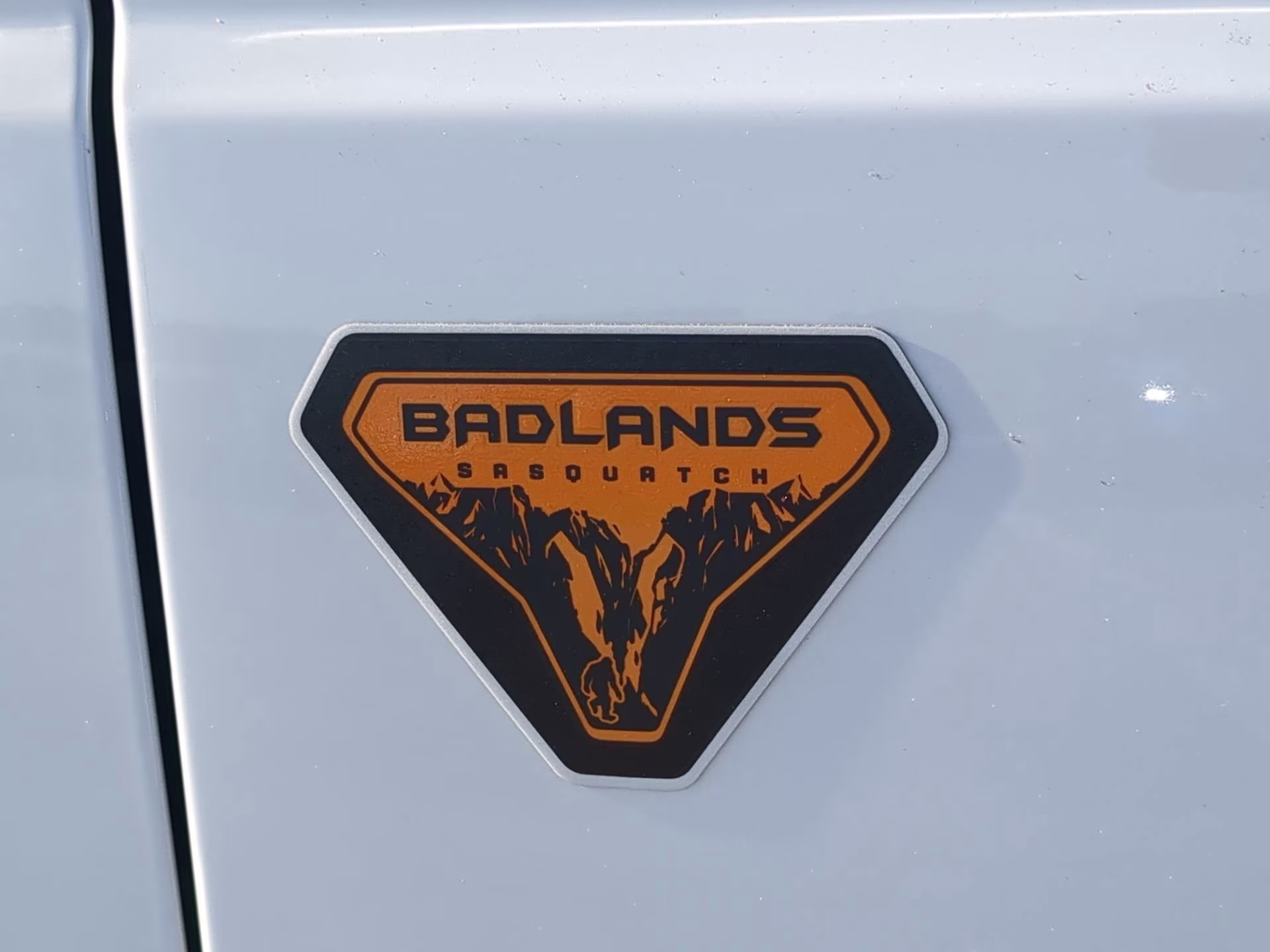 2026 Oxford White Ford Bronco Badlands 4X4 Convertible