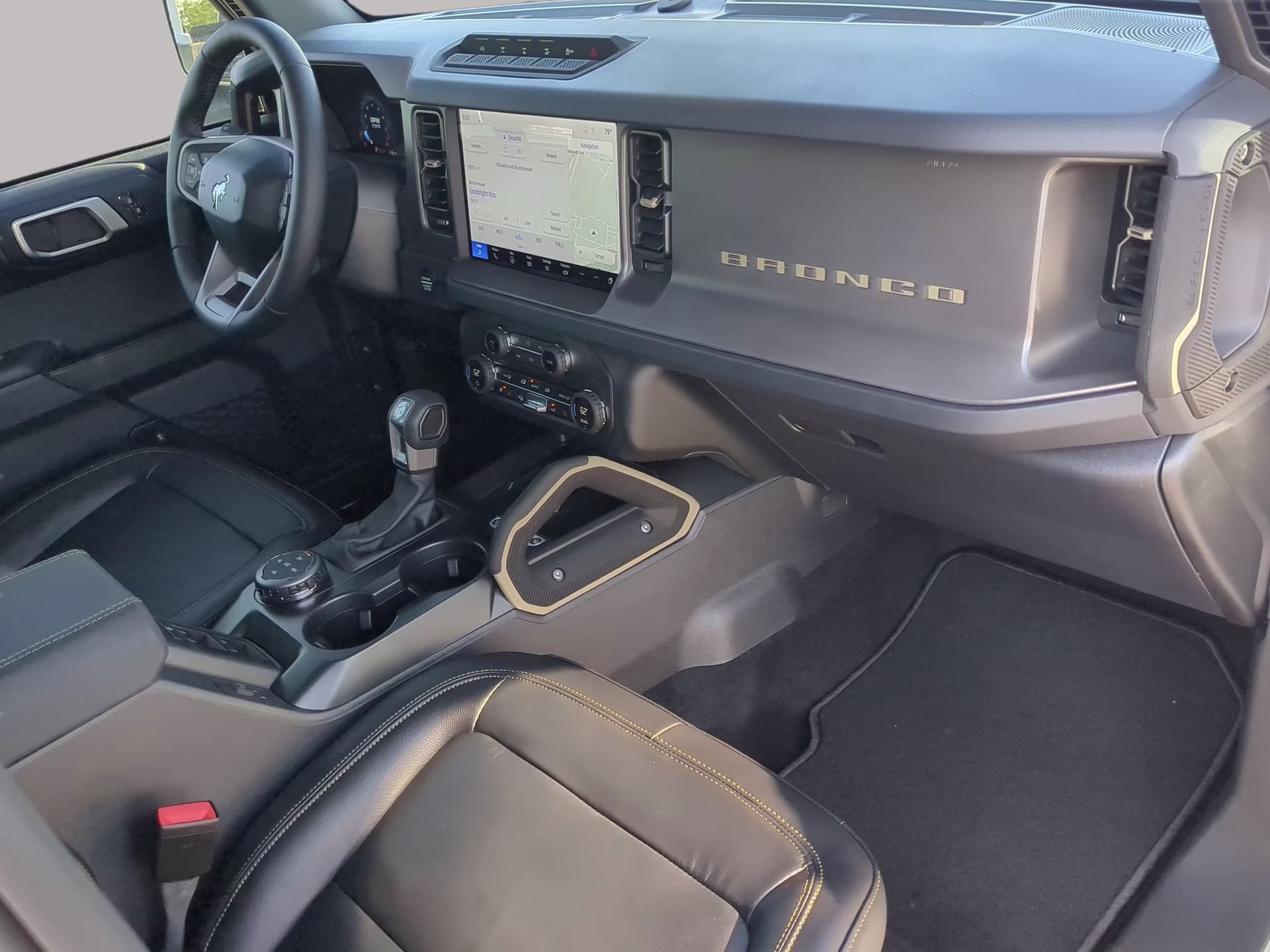 2026 Oxford White Ford Bronco Badlands 4X4 Convertible