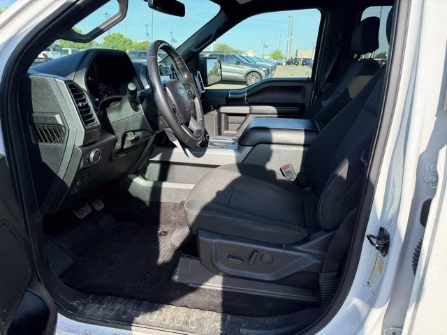 2019 Oxford White Ford F-150 XLT 4X4 Truck