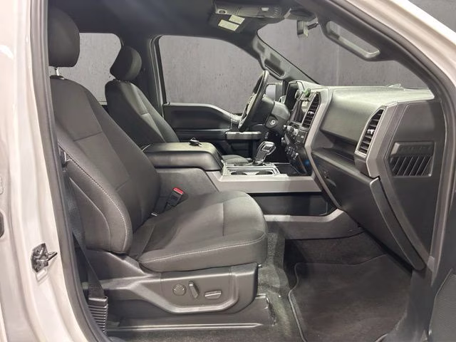 2019 Oxford White Ford F-150 XLT 4X4 Truck
