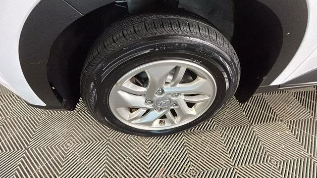 2020 Ceramic White Hyundai Venue SEL FWD SUV