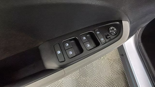 2020 Ceramic White Hyundai Venue SEL FWD SUV
