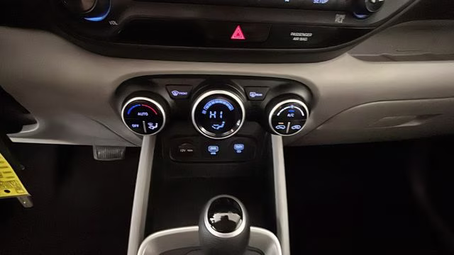 2020 Ceramic White Hyundai Venue SEL FWD SUV