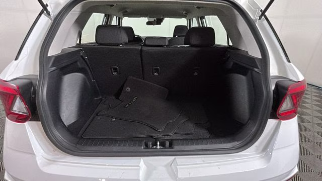 2020 Ceramic White Hyundai Venue SEL FWD SUV
