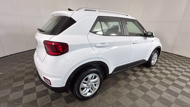 2020 Ceramic White Hyundai Venue SEL FWD SUV