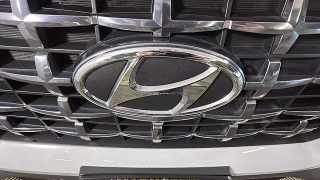 2020 Ceramic White Hyundai Venue SEL FWD SUV