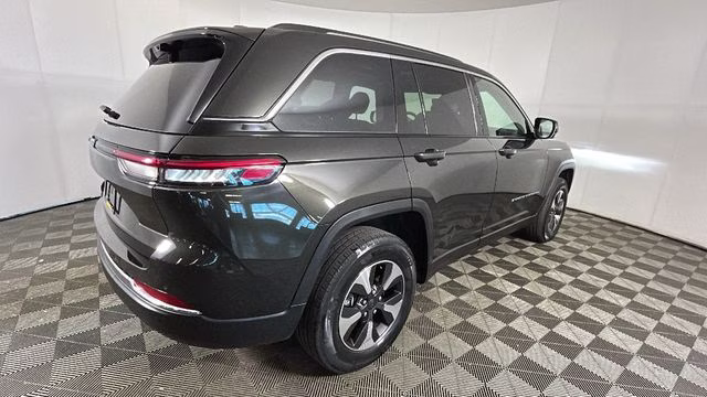 2023 Rocky Mountain Pearlcoat Jeep Grand Cherokee 4xe 4X4 SUV