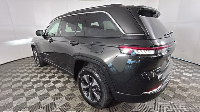 2023 Rocky Mountain Pearlcoat Jeep Grand Cherokee 4xe 4X4 SUV