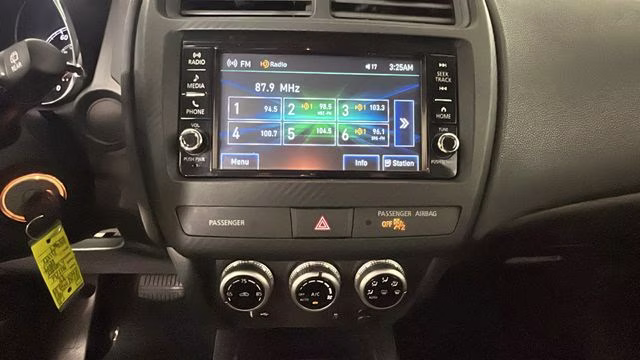 2022 Alloy Silver Metallic Mitsubishi Outlander Sport 2.0 ES 4X4 SUV