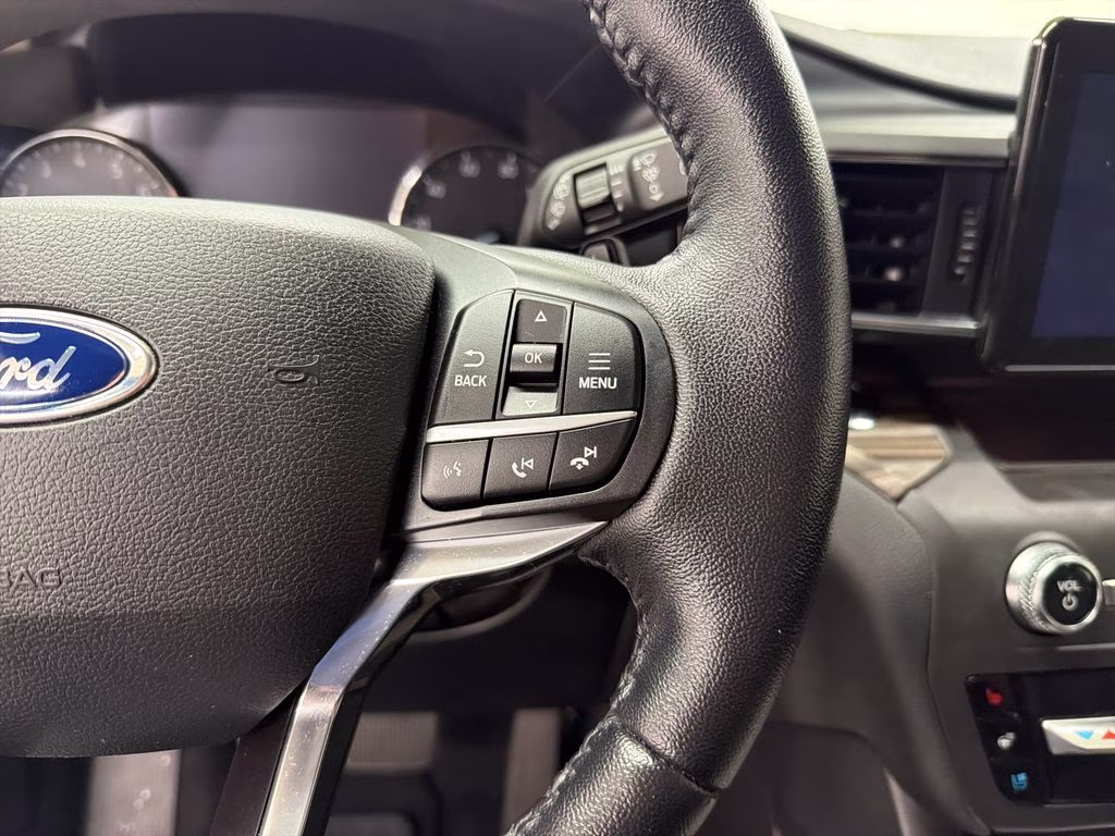 2020 Iconic Silver Metallic Ford Explorer Limited RWD SUV