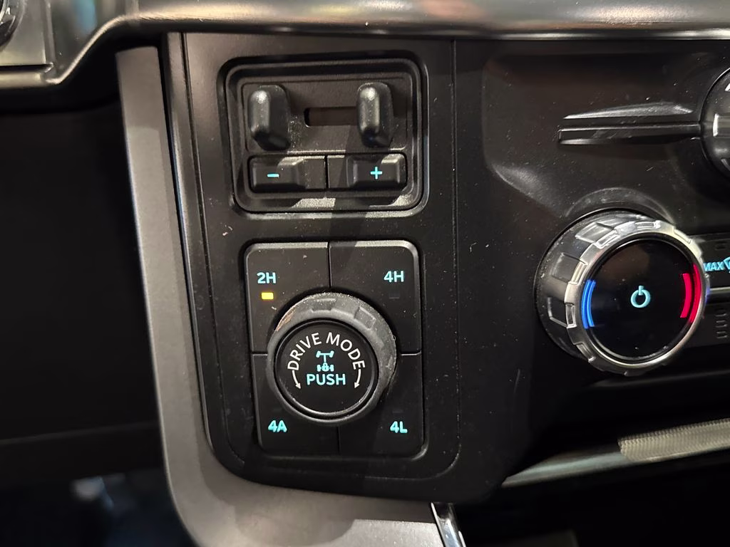 2022 White Metallic Ford F-150 Lariat 4X4 Truck