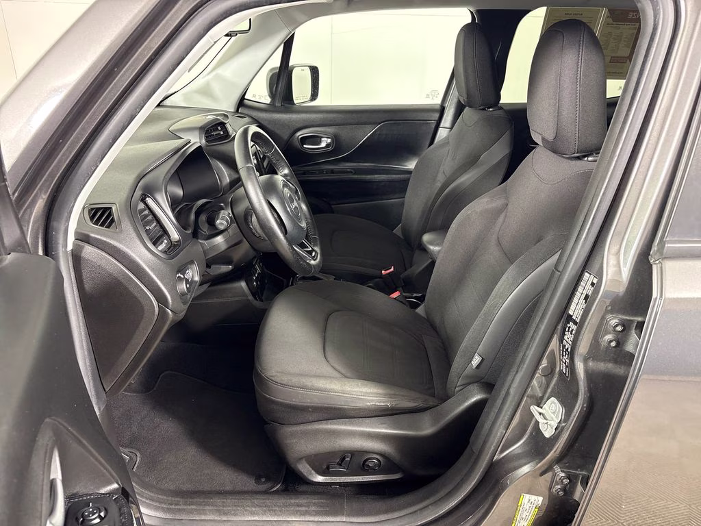 2016 Granite Crystal Metallic Clearcoat Jeep Renegade Latitude 4X4 SUV