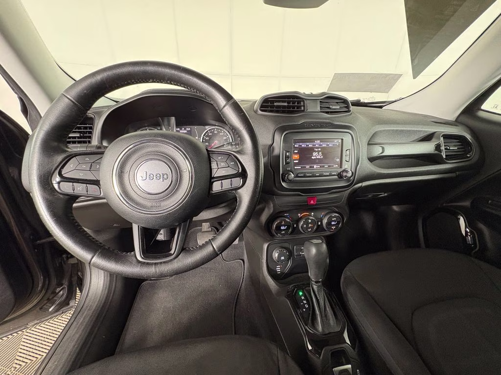 2016 Granite Crystal Metallic Clearcoat Jeep Renegade Latitude 4X4 SUV