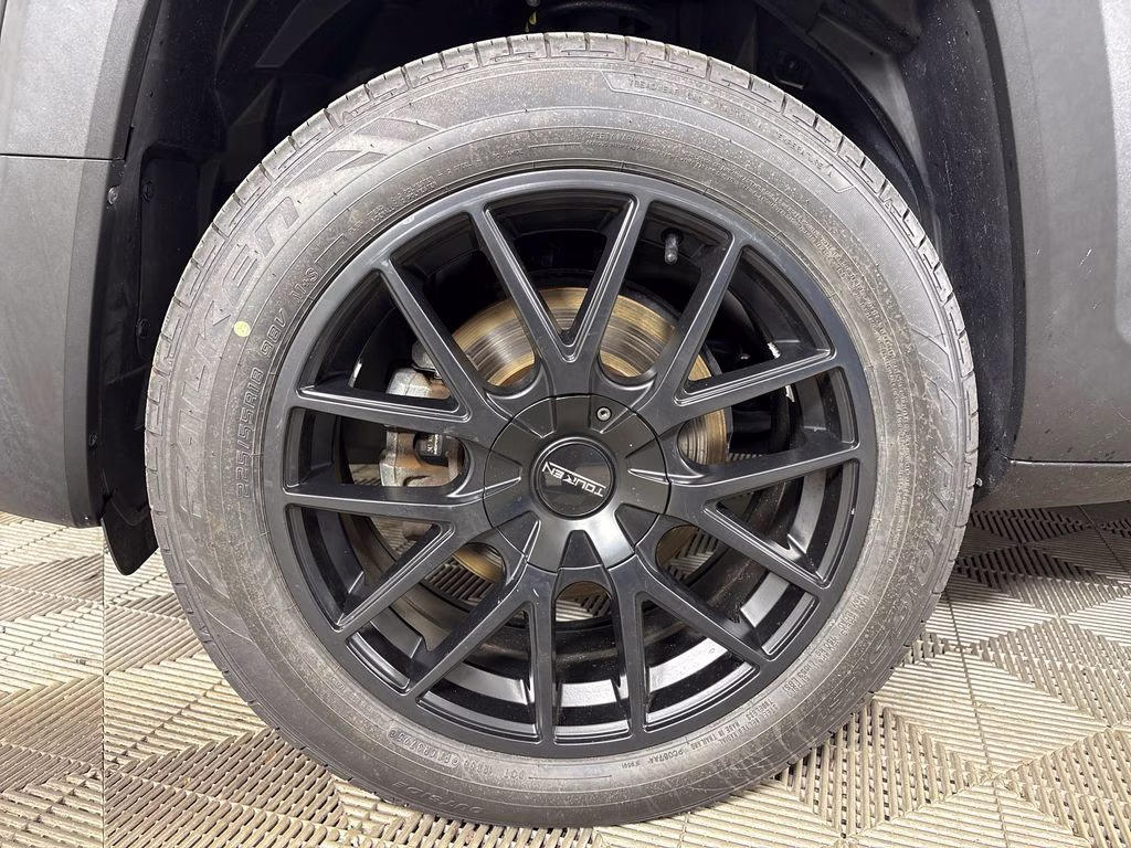 2016 Granite Crystal Metallic Clearcoat Jeep Renegade Latitude 4X4 SUV