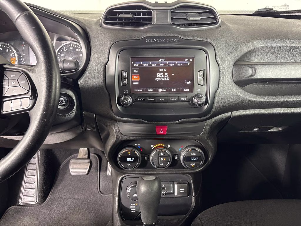 2016 Granite Crystal Metallic Clearcoat Jeep Renegade Latitude 4X4 SUV