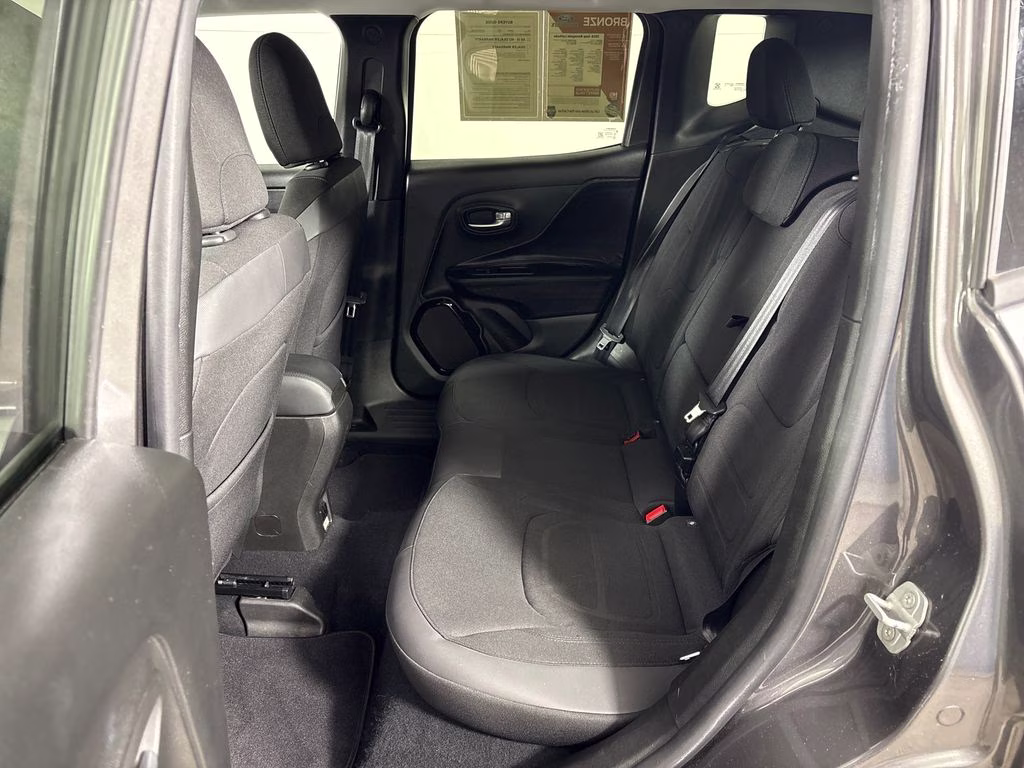 2016 Granite Crystal Metallic Clearcoat Jeep Renegade Latitude 4X4 SUV