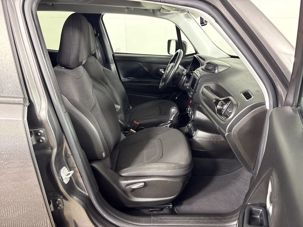 2016 Granite Crystal Metallic Clearcoat Jeep Renegade Latitude 4X4 SUV
