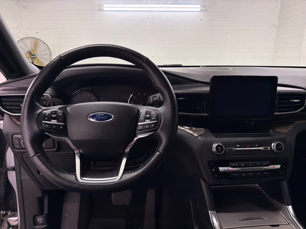 2020 Iconic Silver Metallic Ford Explorer Limited RWD SUV