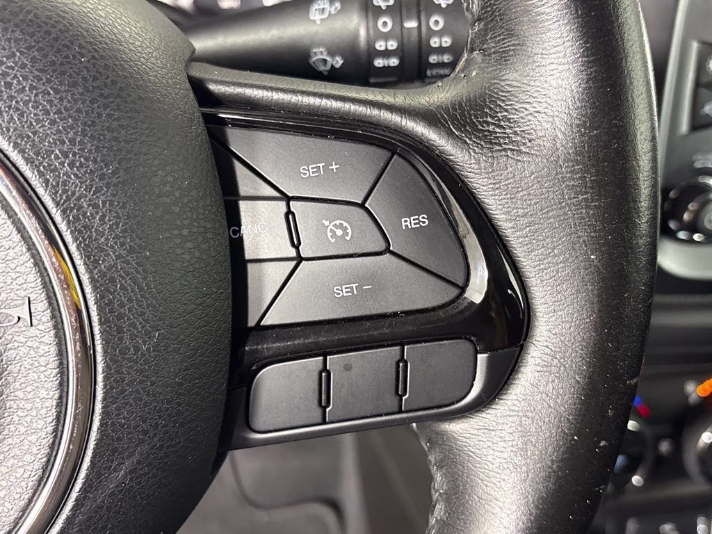 2016 Granite Crystal Metallic Clearcoat Jeep Renegade Latitude 4X4 SUV