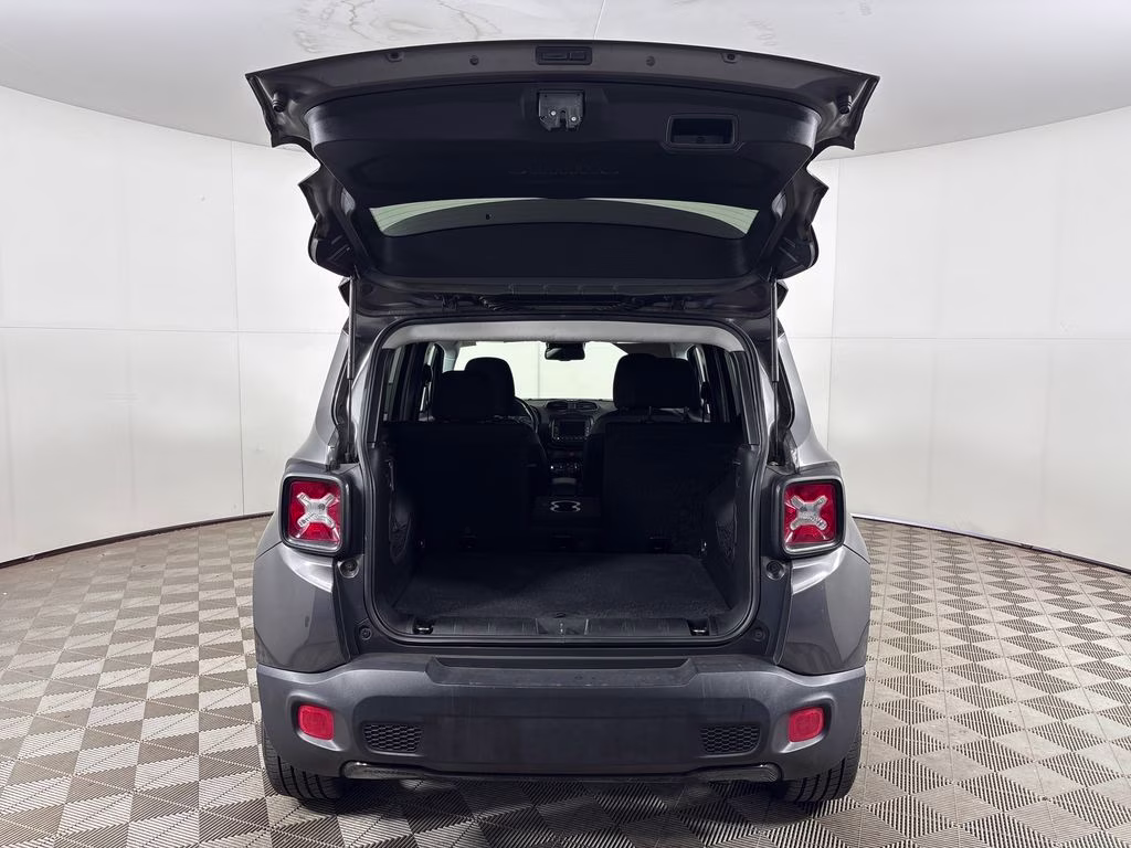 2016 Granite Crystal Metallic Clearcoat Jeep Renegade Latitude 4X4 SUV