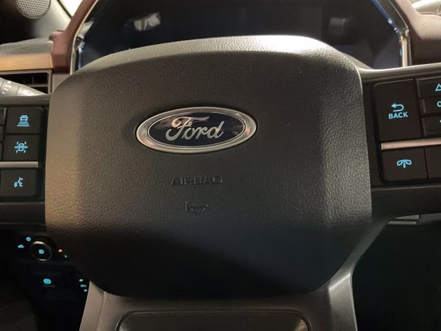 2023 Star White Metallic Tri-Coat Ford F-150 Lariat 4X4 Truck