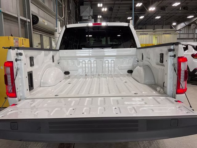 2023 Star White Metallic Tri-Coat Ford F-150 Lariat 4X4 Truck
