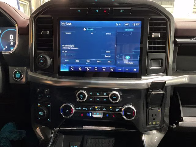 2023 Star White Metallic Tri-Coat Ford F-150 Lariat 4X4 Truck