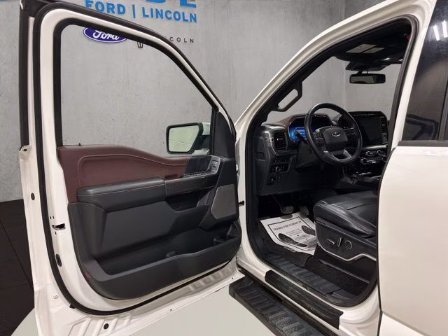 2023 Star White Metallic Tri-Coat Ford F-150 Lariat 4X4 Truck