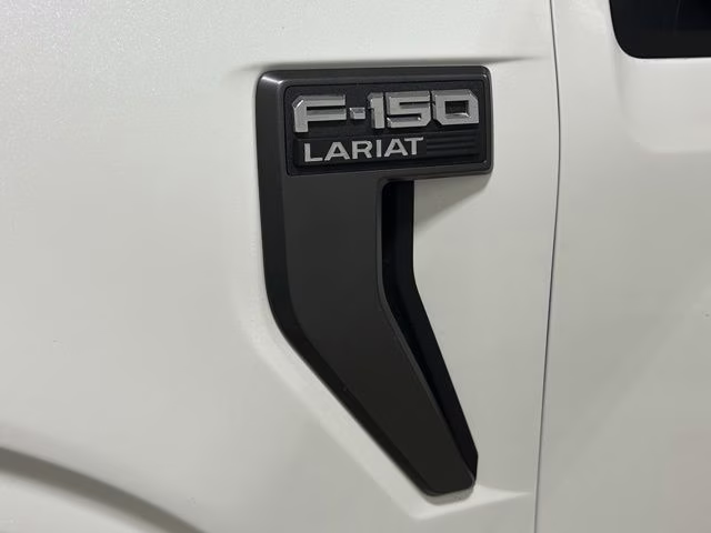 2023 Star White Metallic Tri-Coat Ford F-150 Lariat 4X4 Truck