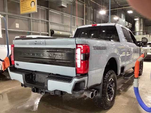 2025 Glacier Gray Met Tri-Coat Ford Super Duty F-250 SRW Platinum 4X4 Truck