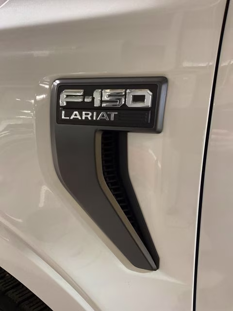 2023 Star White Metallic Tri-Coat Ford F-150 Lariat 4X4 Truck