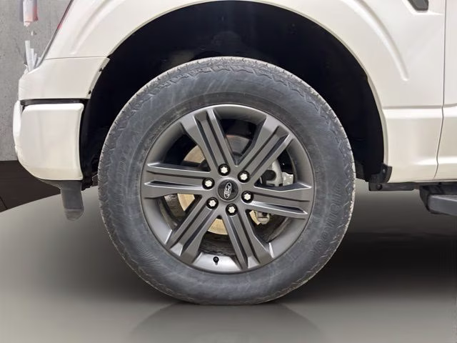 2023 Star White Metallic Tri-Coat Ford F-150 Lariat 4X4 Truck
