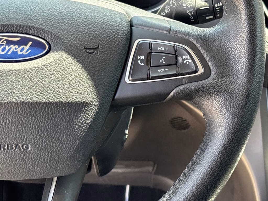 2019 White Platinum Clearcoat Metallic Ford Escape SEL FWD SUV
