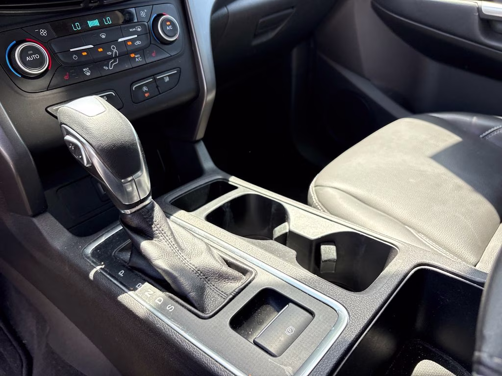 2019 White Platinum Clearcoat Metallic Ford Escape SEL FWD SUV