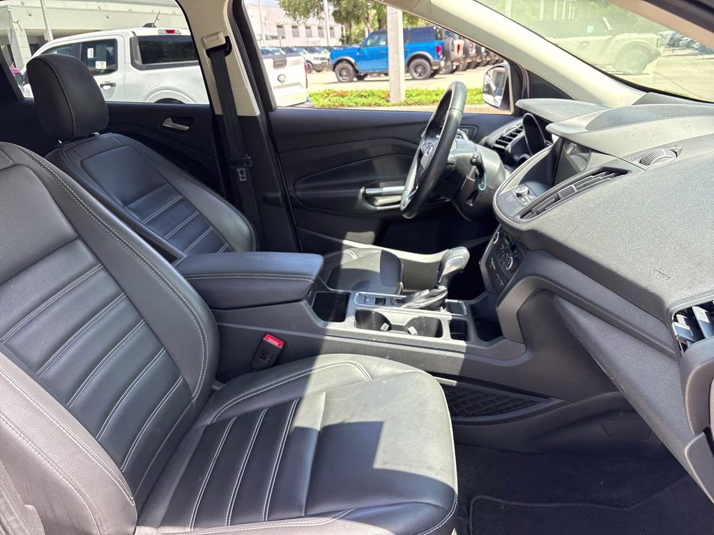 2019 White Platinum Clearcoat Metallic Ford Escape SEL FWD SUV