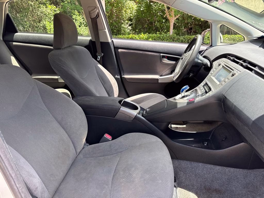 2014 Blizzard Pearl Toyota Prius Two FWD Hatchback
