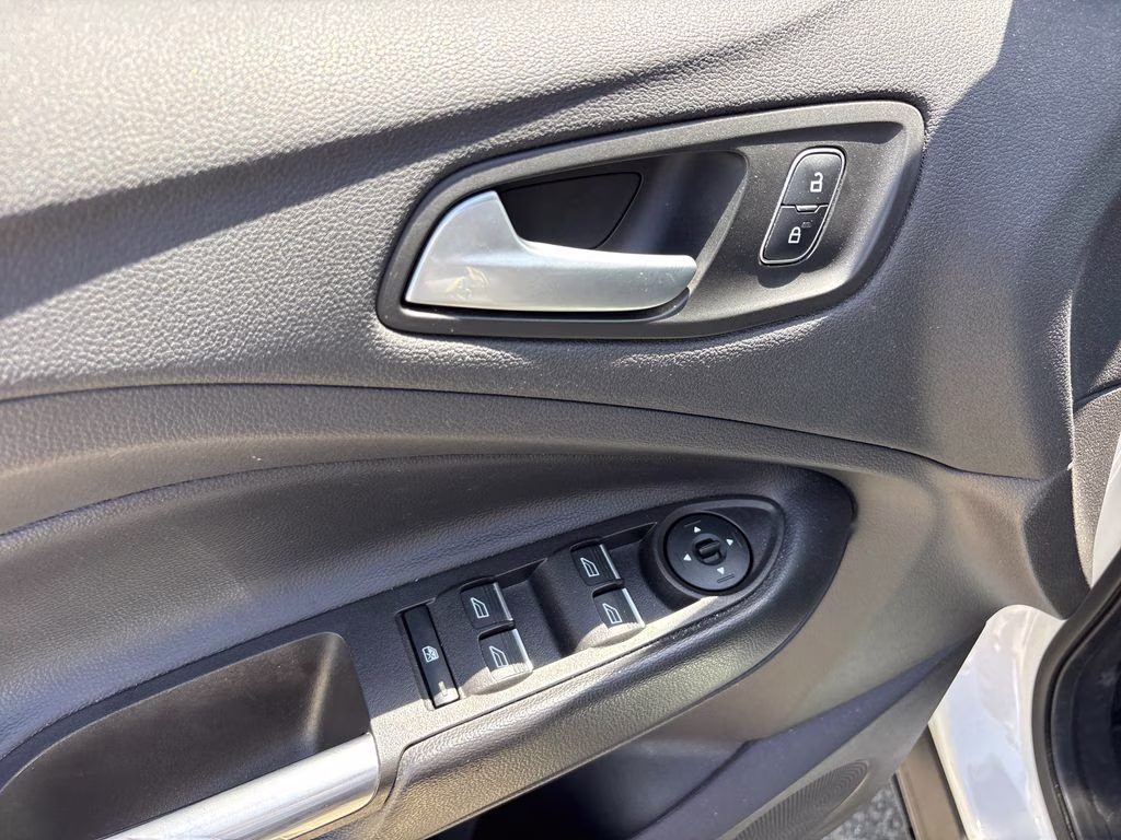 2019 White Platinum Clearcoat Metallic Ford Escape SEL FWD SUV
