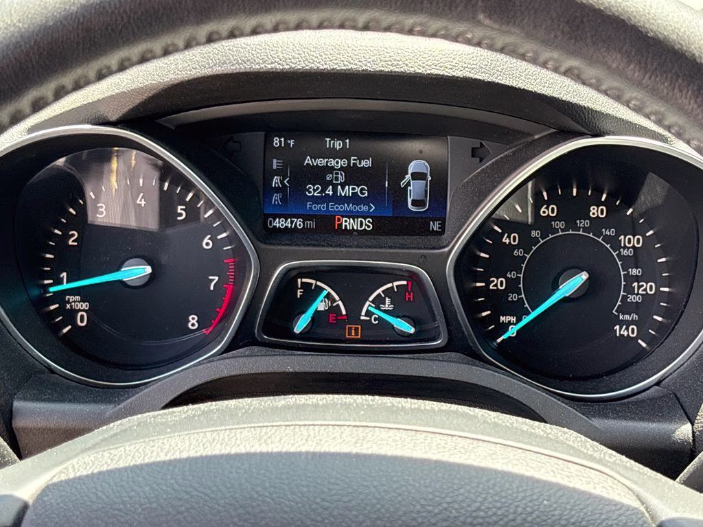2019 White Platinum Clearcoat Metallic Ford Escape SEL FWD SUV