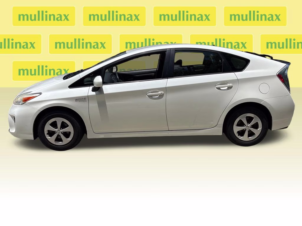 2014 Blizzard Pearl Toyota Prius Two FWD Hatchback
