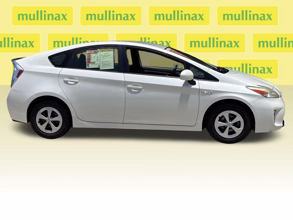2014 Blizzard Pearl Toyota Prius Two FWD Hatchback