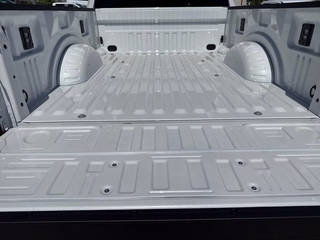 2026 Star White Metallic Tri-Coat Ford Super Duty F-250 SRW Lariat 4X4 Truck
