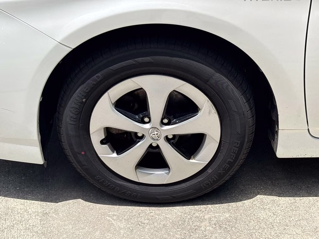 2014 Blizzard Pearl Toyota Prius Two FWD Hatchback