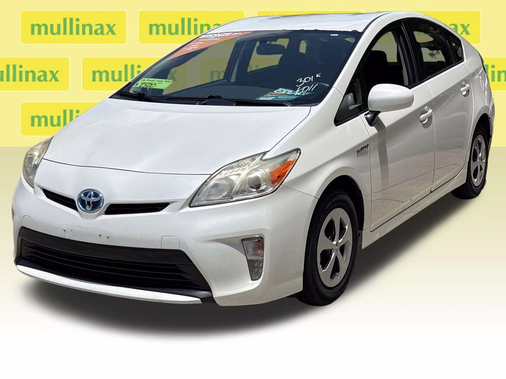 2014 Blizzard Pearl Toyota Prius Two FWD Hatchback