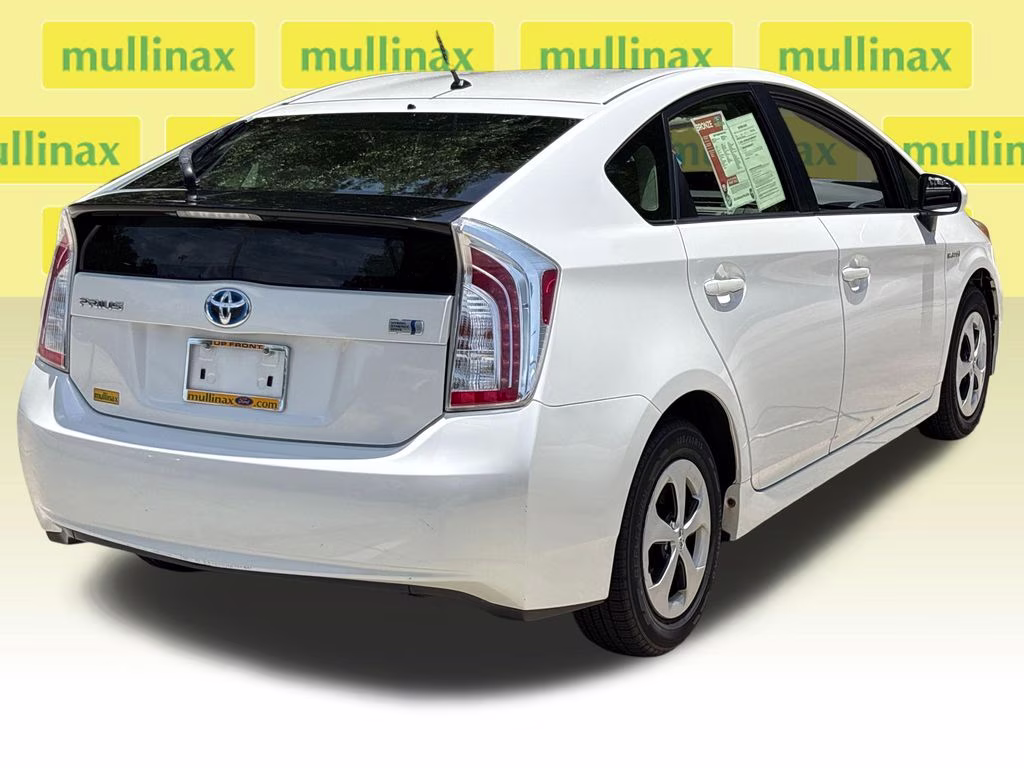 2014 Blizzard Pearl Toyota Prius Two FWD Hatchback