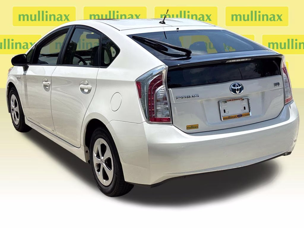 2014 Blizzard Pearl Toyota Prius Two FWD Hatchback