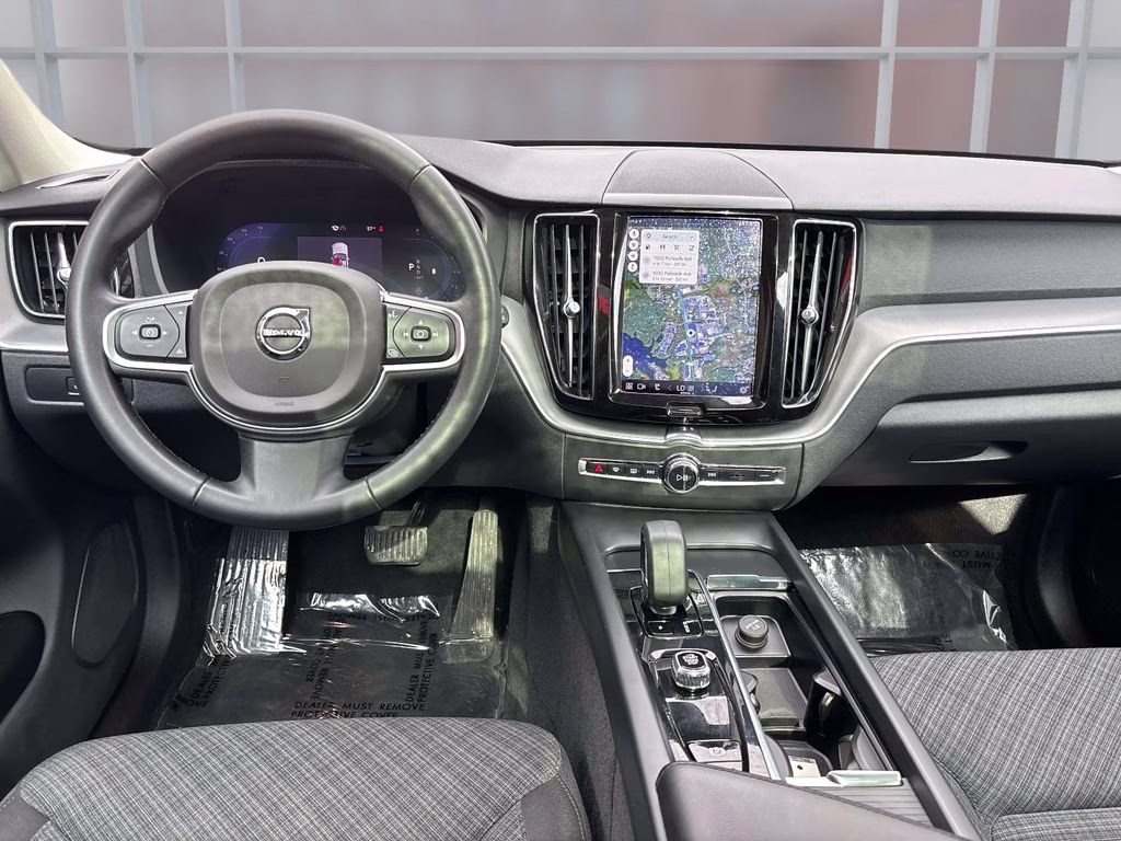 2023 Onyx Black Metallic Volvo XC60 B5 Core AWD SUV