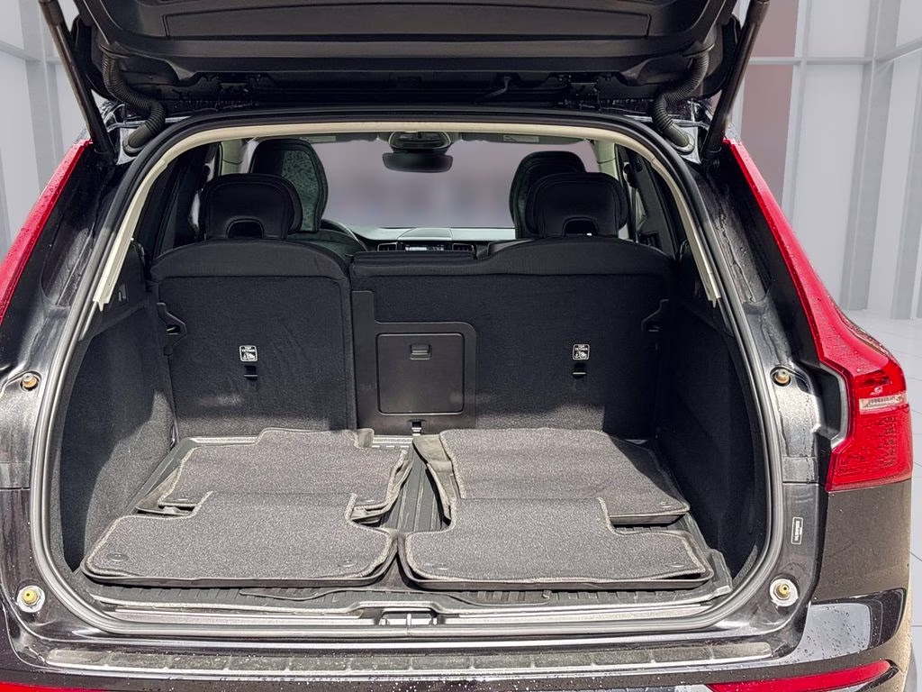 2023 Onyx Black Metallic Volvo XC60 B5 Core AWD SUV