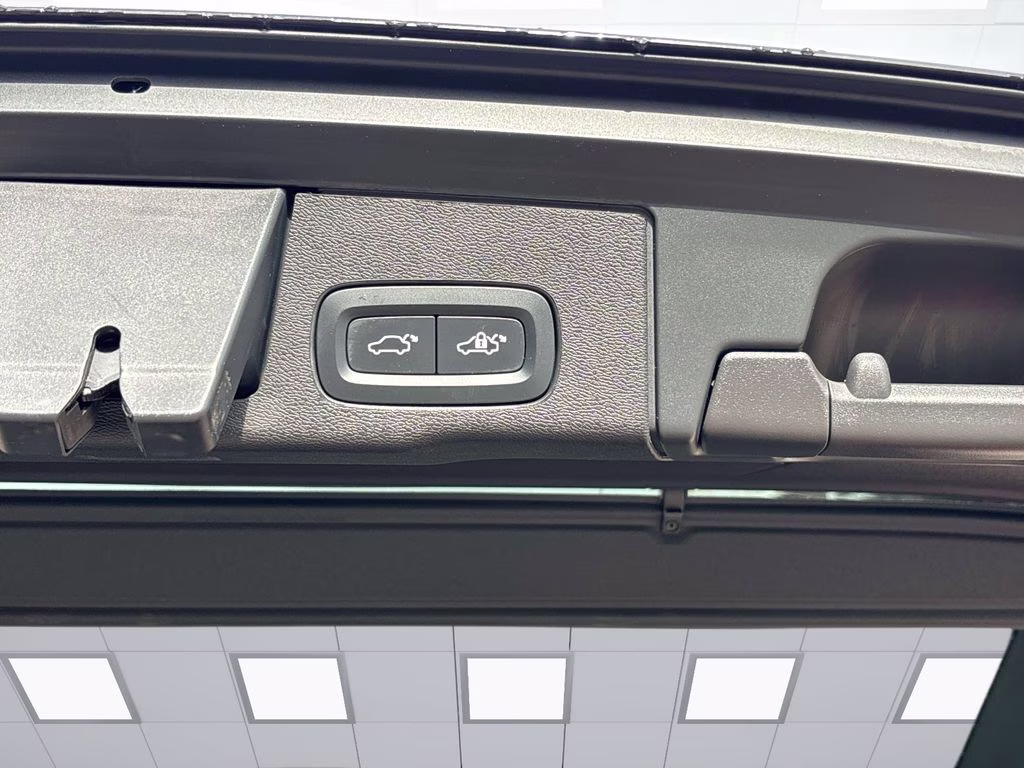 2023 Onyx Black Metallic Volvo XC60 B5 Core AWD SUV